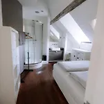 W Y C K - E N D Boutique